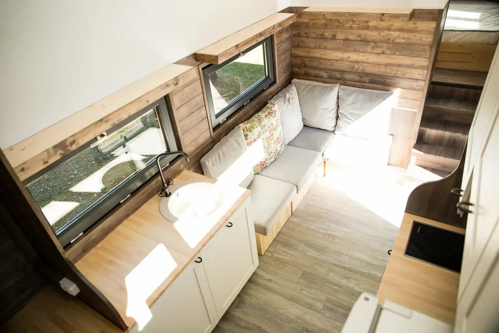 tiny-house-kleines-haus-wohnung-wohnen-07 Inneneinrichtung eines Minihauses.
